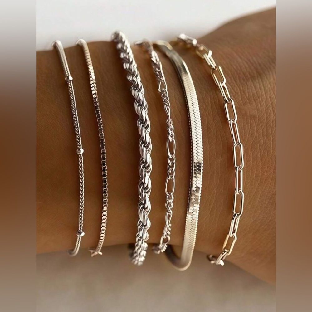 Elegant Silver Bracelet Q64
